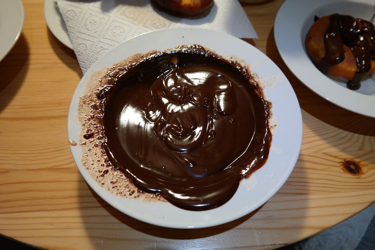 A Simple Tip From A Baker Preventing Chocolate Glaze From Dripping Off   AA1llsRb.img