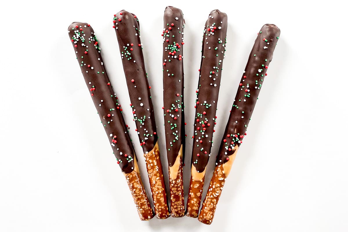 How to Make Christmas ChocolateCovered Pretzel Rods