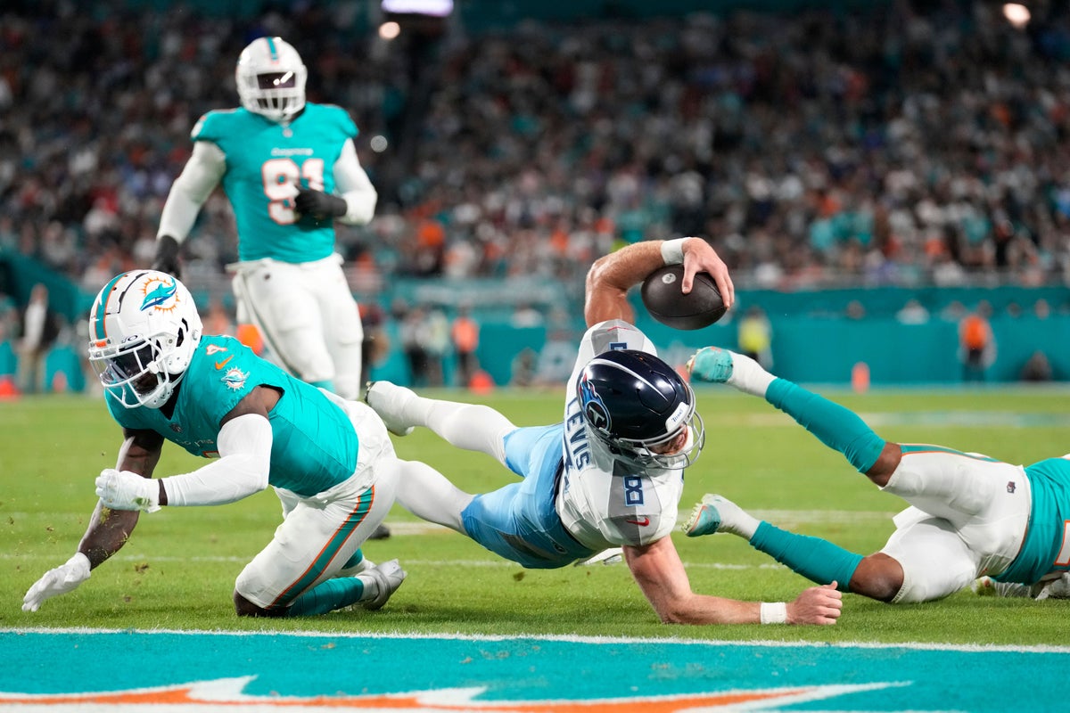 Tennessee Titans Stun Miami Dolphins With Two Late Touchdowns