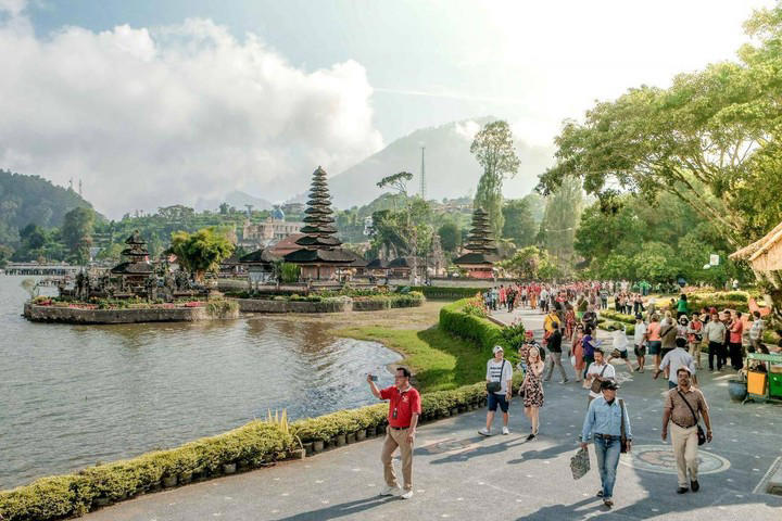 bps: 1,15 juta turis melancong ke ri di mei 2024, terbanyak dari malaysia