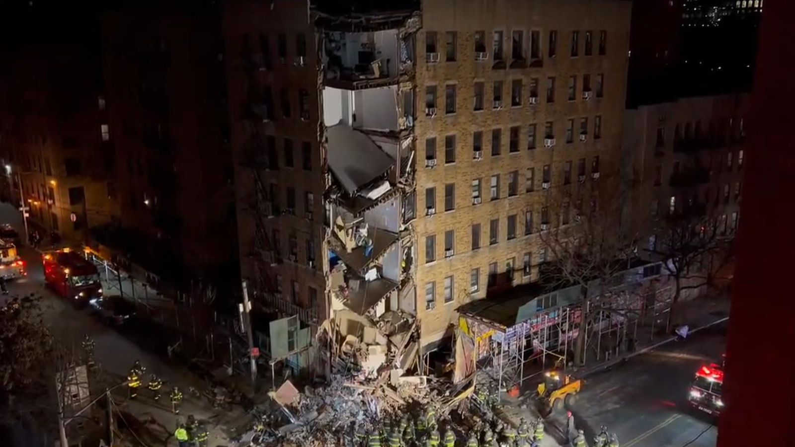 New York Apartment Block Collapses   AA1lmKZL.img