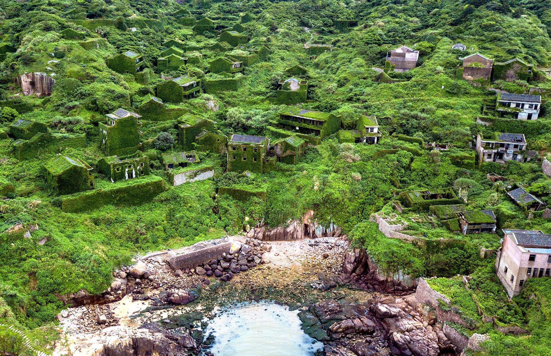 Eerie abandoned towns and cities around the world