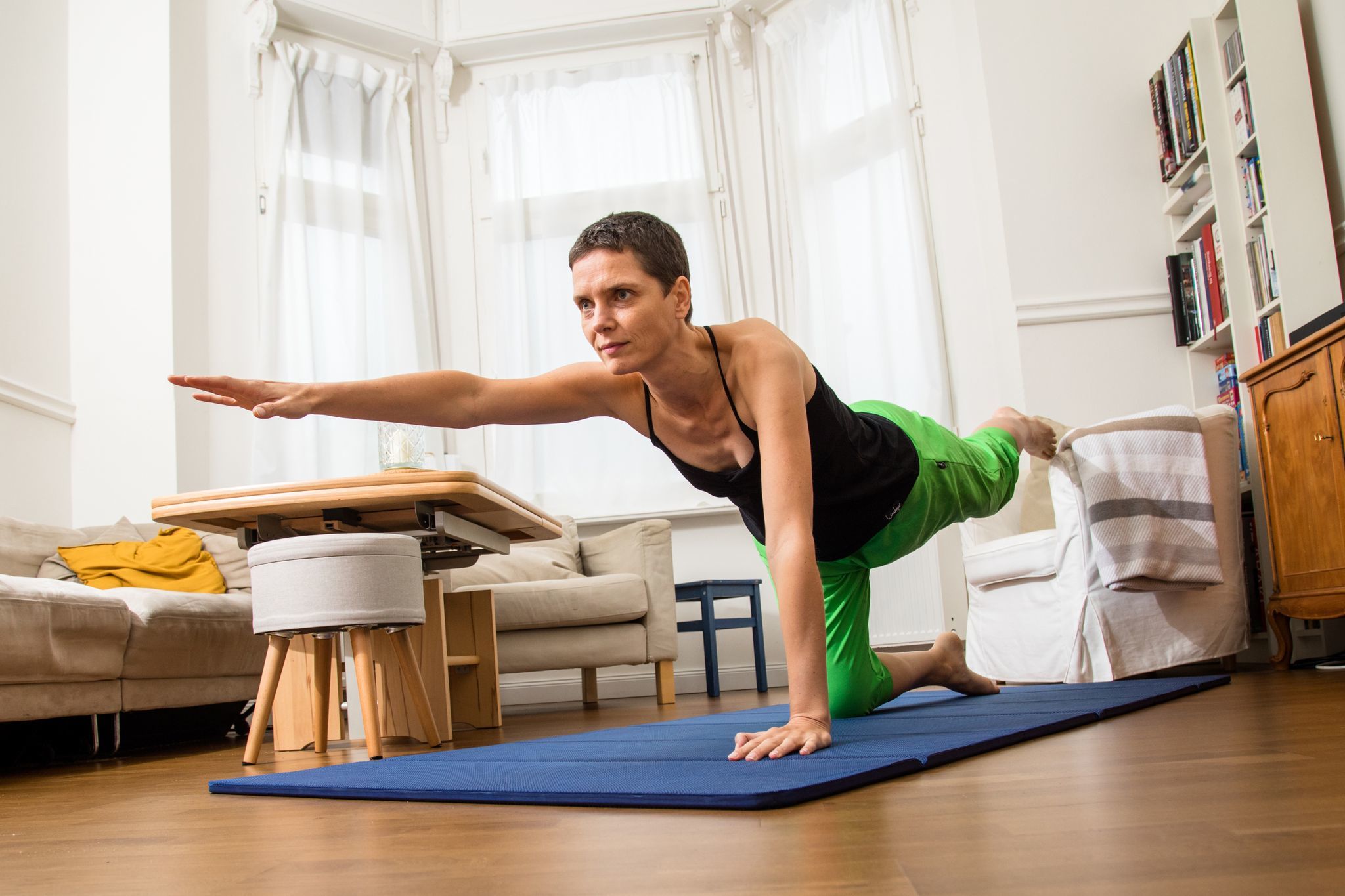 fuerza para el centro: un ejercicio para fortalecer los músculos dorsales