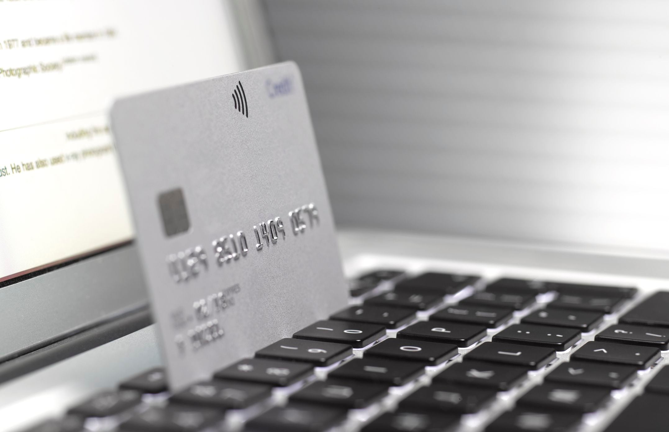 inteligencia artificial revela la forma más ‘sabia’ de usar las tarjetas de crédito para evitar caer en deudas