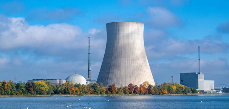 Das Kernkraftwerk Isar 2 picture alliance/dpa