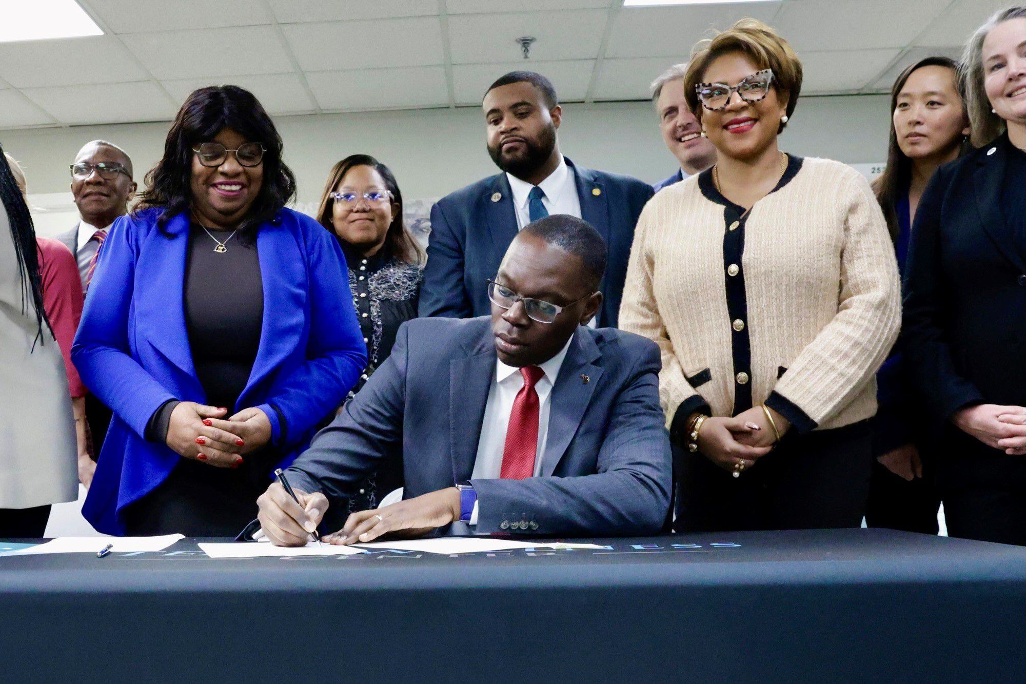 Legislation Signed To Improve Michigan S Juvenile Justice System   AA1loyp4.img