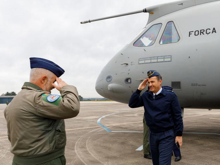 Ο Αρχηγός του Γενικού Επιτελείου Αεροπορίας, Αντιπτέραρχος Θεμιστοκλής Μπουρολιάς, πραγματοποίησε επίσκεψη στην Πορτογαλία, κατόπιν επίσημης πρόσκλησης του ομολόγου του, General João Guilherme Rosado Cartaxo Alves. ΠΟΛΕΜΙΚΗ ΑΕΡΟΠΟΡΙΑ