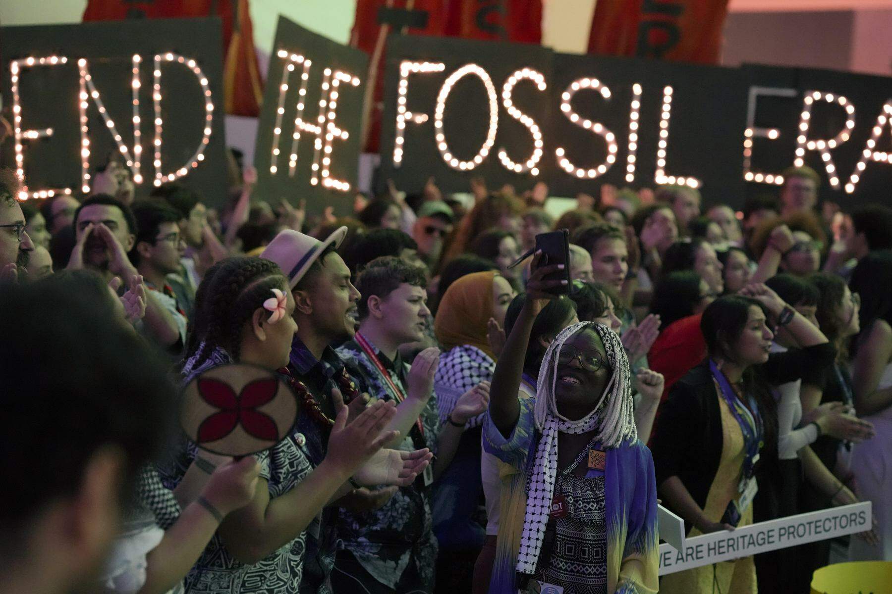 klimakonferenz in dubai | beschlussentwurf ruft zu übergang weg von fossilenergie auf