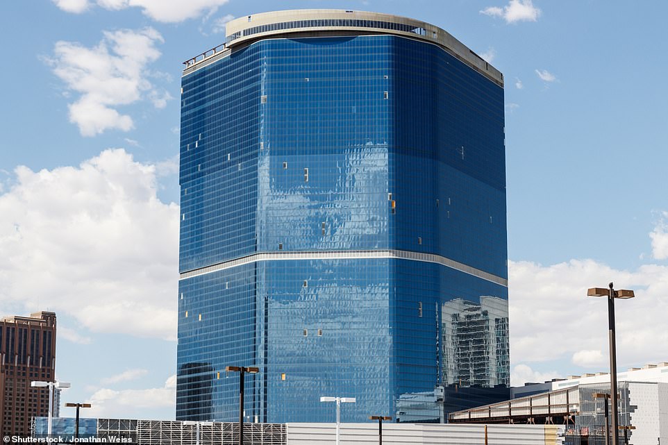 Las Vegas' Tallest Hotel Opens 3.7 Billion Fontainebleau Debuts