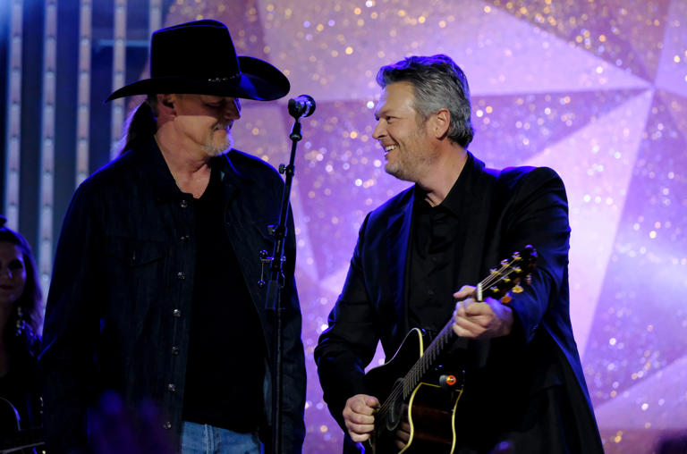 Blake Shelton, Trace Adkins, Wallen & More Added to ‘New Year's