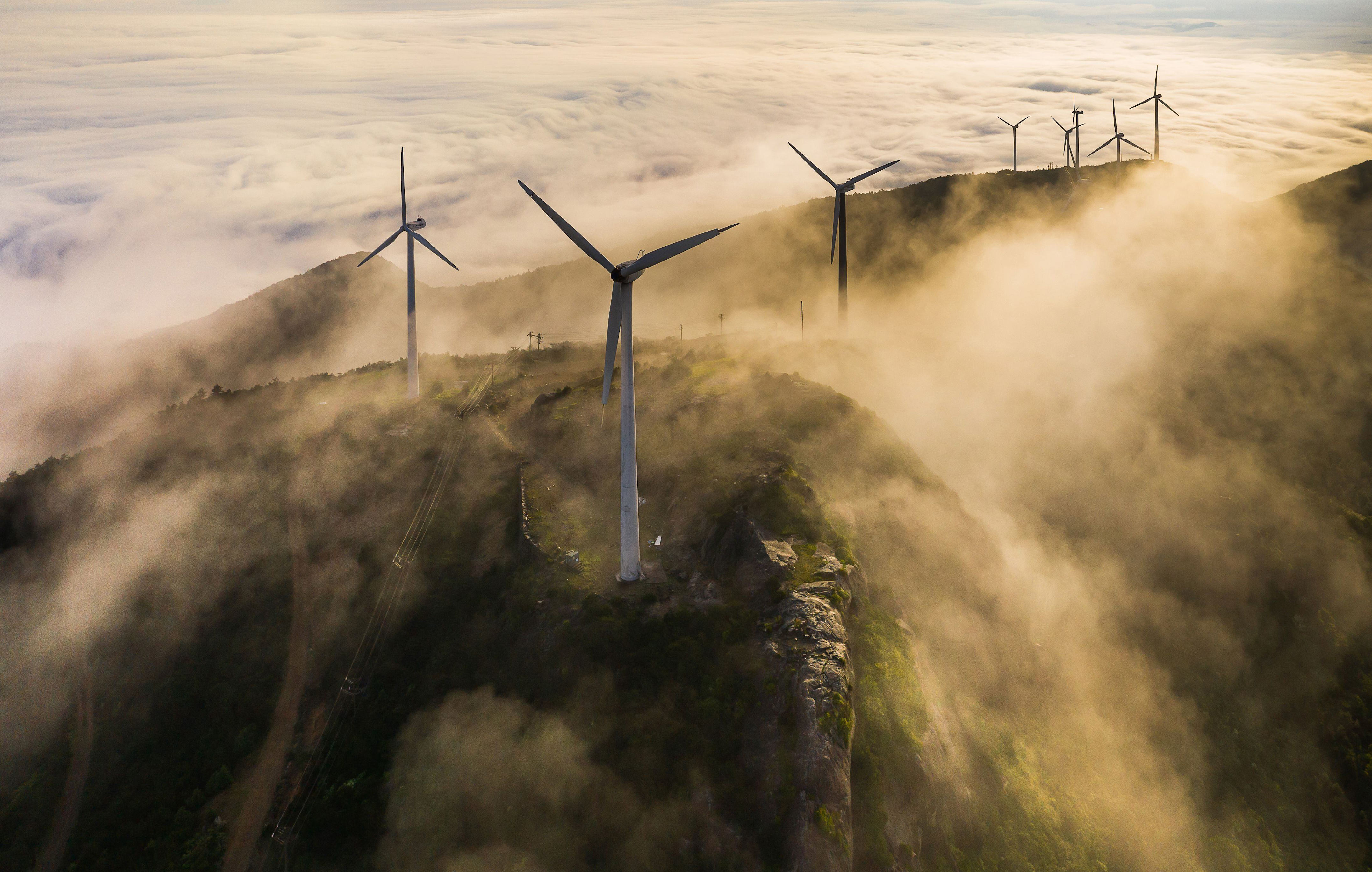 Wind climate. Изменение климата энергия ветра. Источник энергии ураганов это. Енергія вітру. Turbine Killing person.