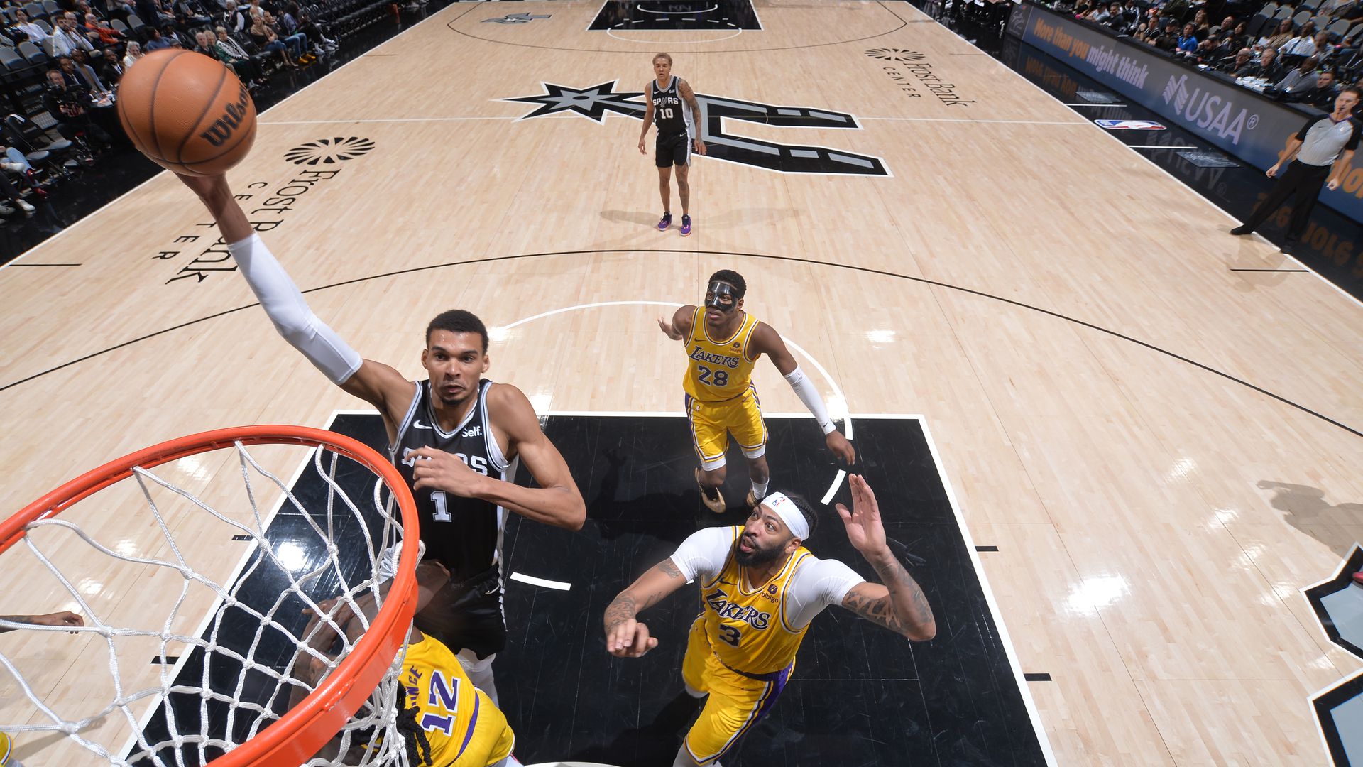 San Antonio Vs. Los Angeles, Final Score: Spurs Can’t Complete Fourth ...