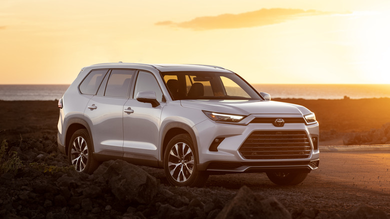 toyota's 2024 grand highlander vs the highlander: how different are they