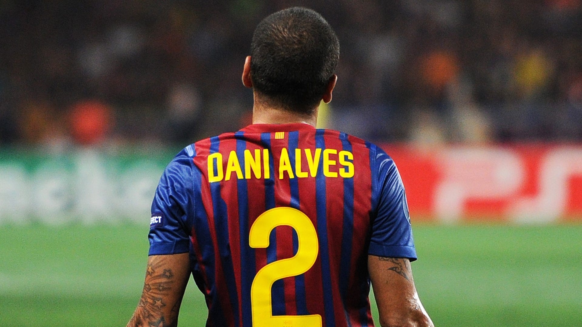 Дани со. Дани Алвес Барселона. Dani Alves футболист Барселоны. Дани Алвес 2. Даниэл Алвес Севилья 2003.