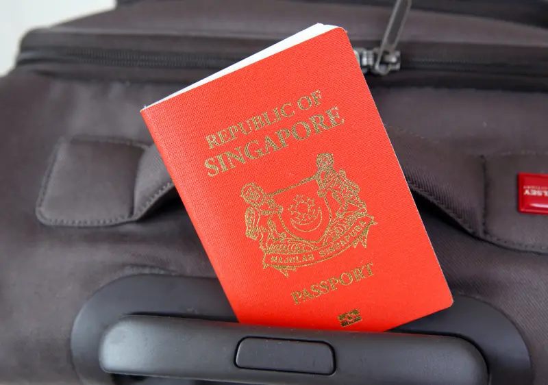 ▲新加坡一名移民部門的官員以「換取延長簽證」為由，脅迫6名外國男子。（圖／美聯社／達志影像）