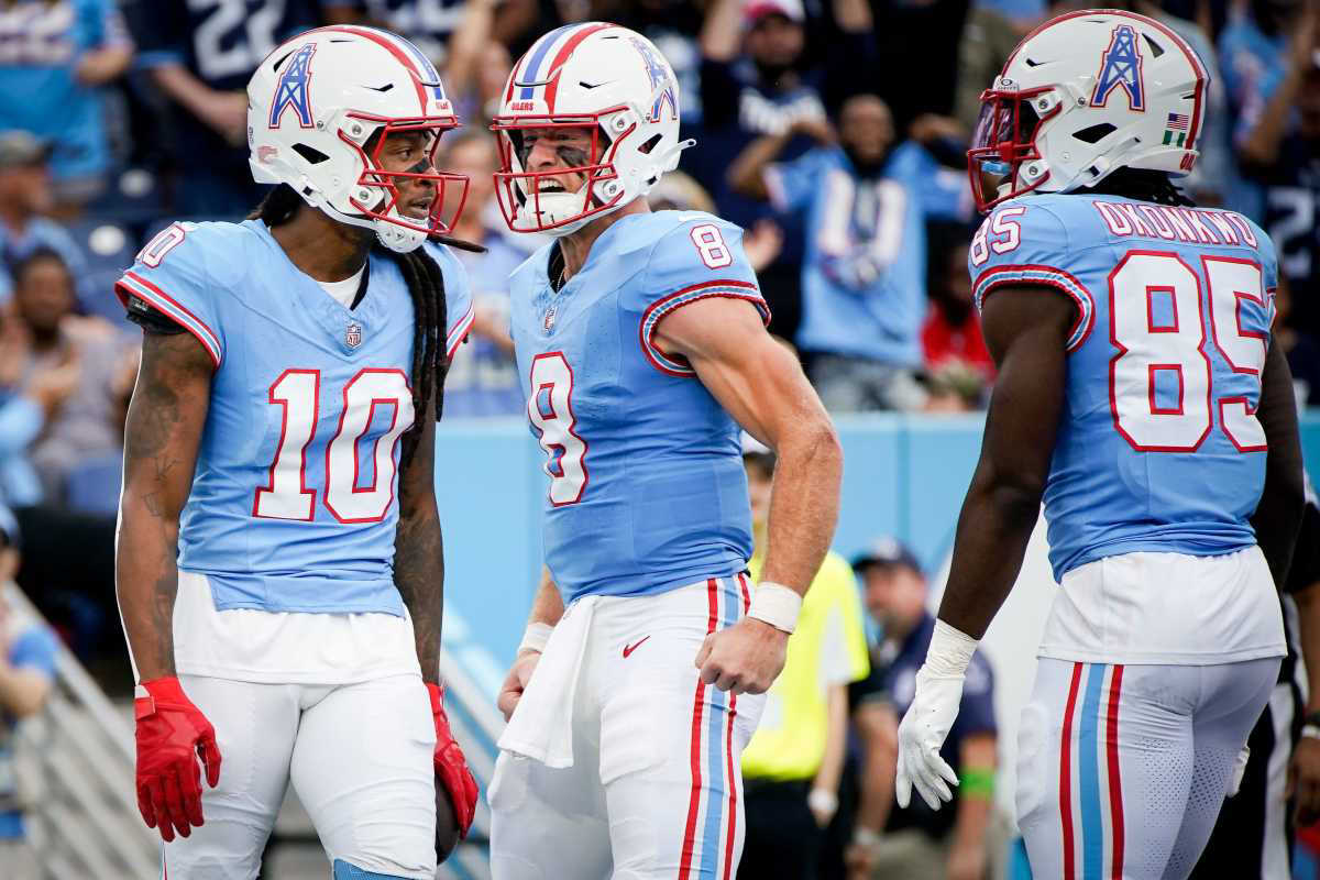Titans Wearing Oilers Throwback Uniforms vs. Texans