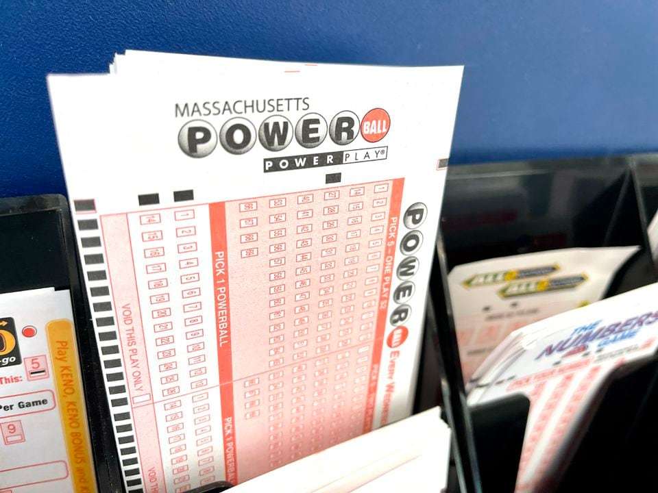 Powerball Winner One 100000 Two 50000 Prizes Won In Massachusetts