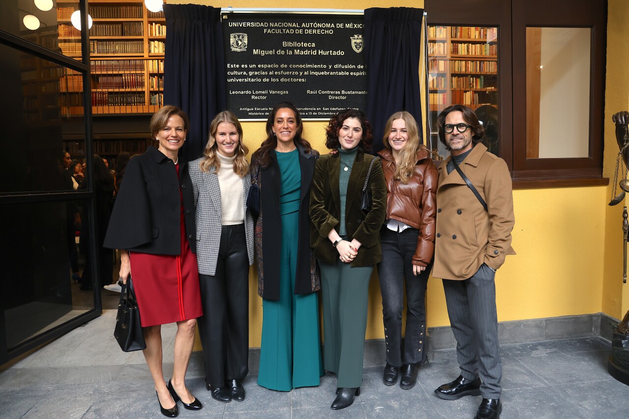 Isabel Prieto, Isabel de la Madrid Prieto, Fabiola, Fabiana y María de la Madrid con Juan Carlos Limón
