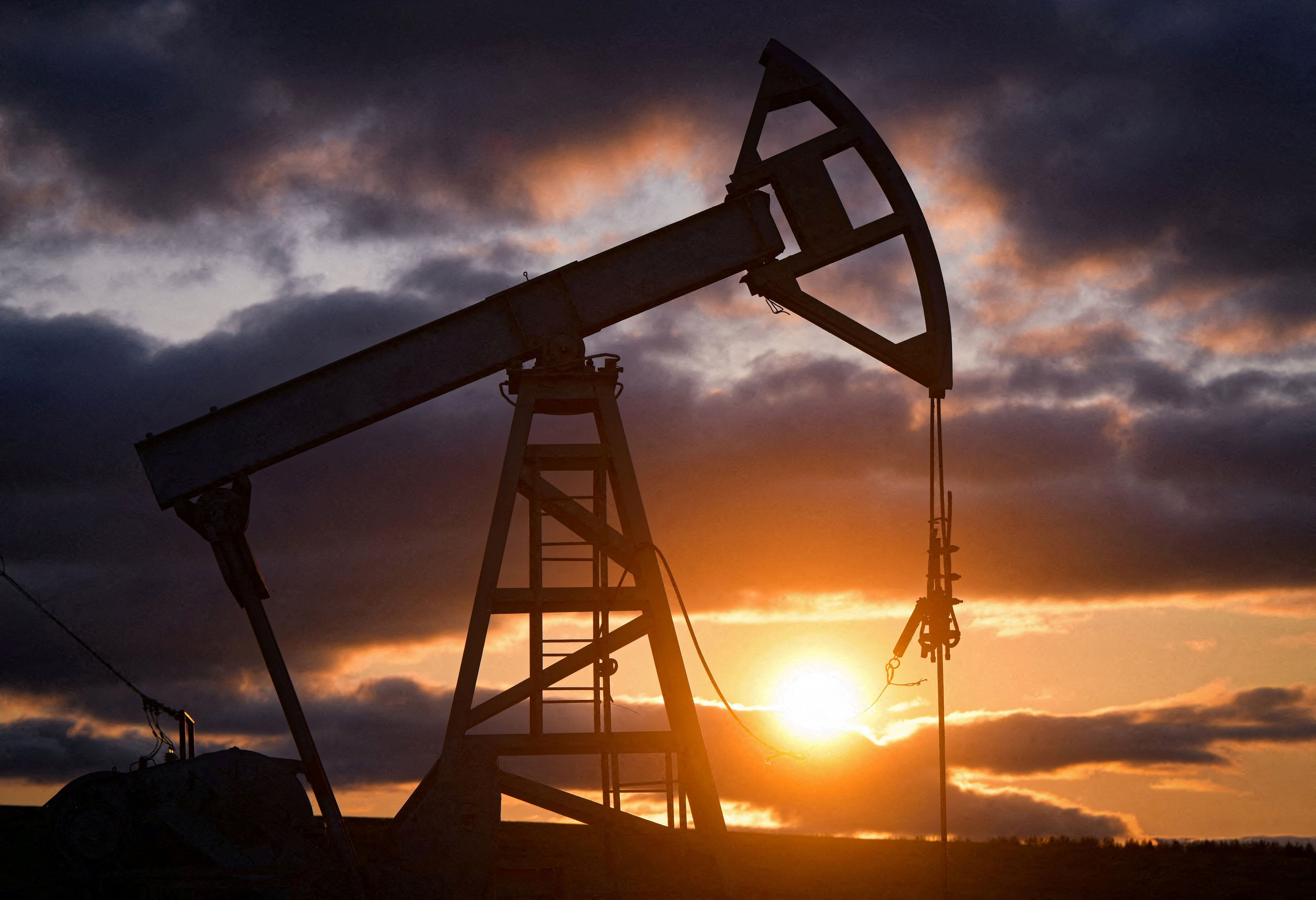 petróleo sube mientras mercados esperan decisión de la opep+