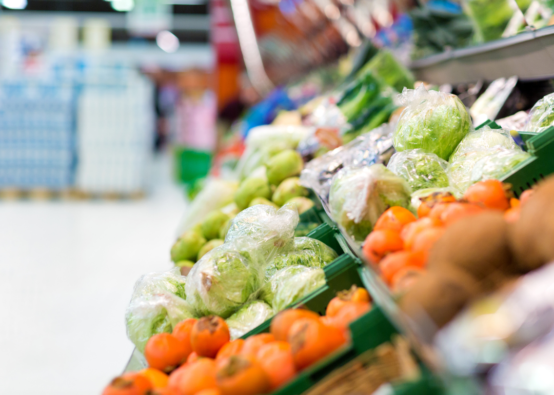 Food sell. Салат Айсберг в магазине. Салат Айсберг в упаковке в магните. Салат Айсберг в фуре. Салат Айсберг человек.