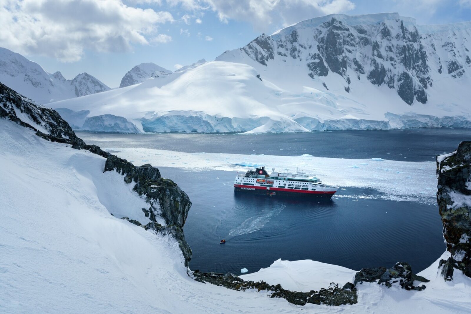 7 Top Antarctica Cruises for 20252026 + Expert Tips