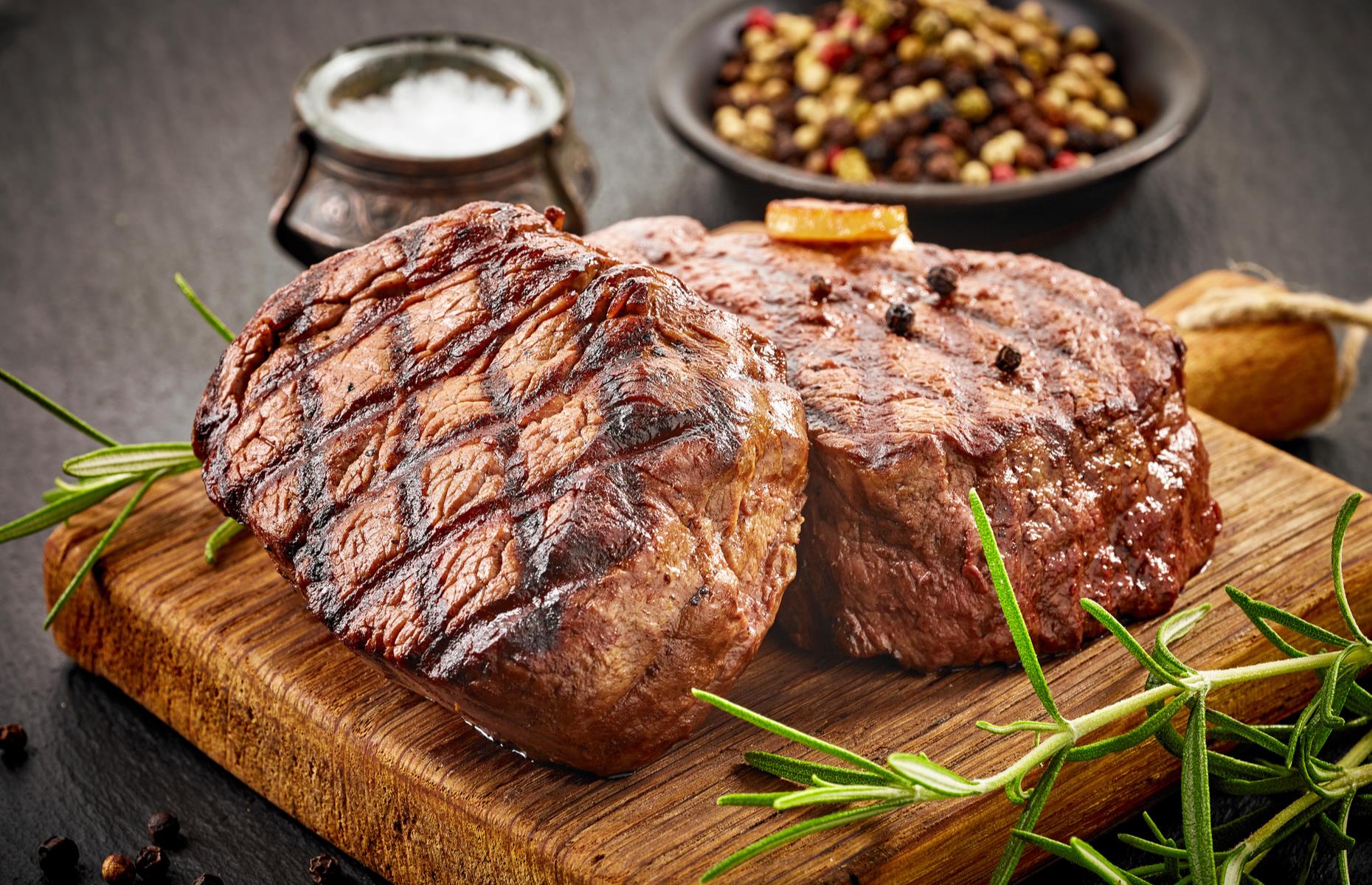 <p>For the perfect steak, Nigella always cooks the meat over a very high heat for a short time, just until the outside is charred and crisp. She then rests it under foil for around 10-15 minutes, without slicing or touching it, before sprinkling with sea salt and serving.</p>