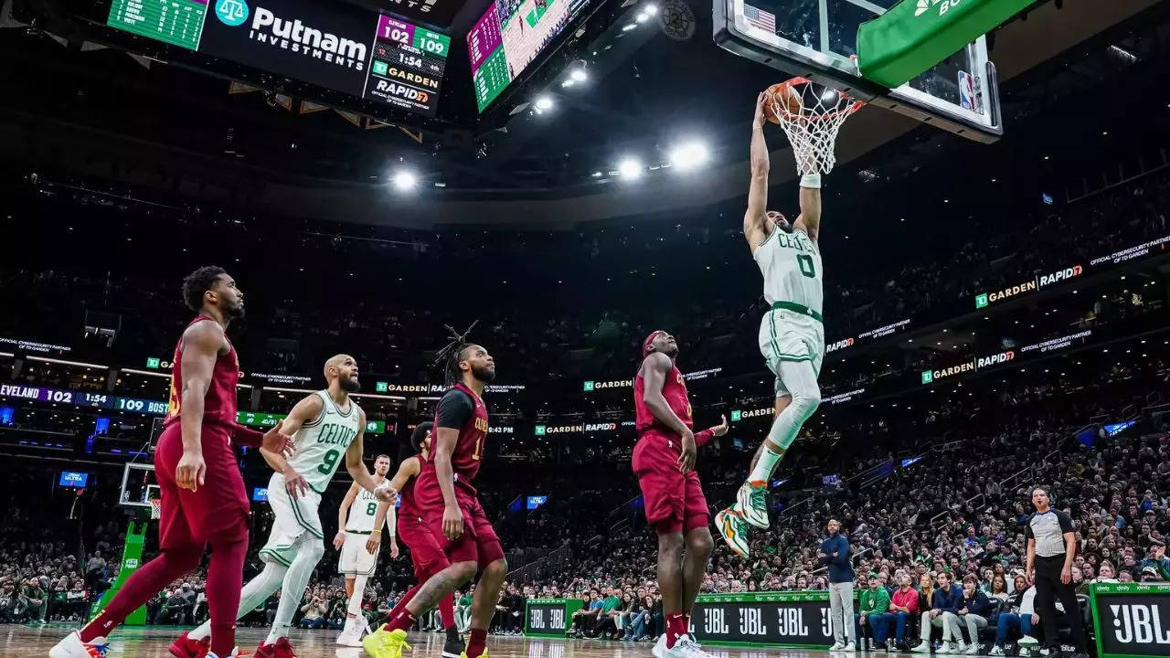 boston celtics beat cleveland cavaliers to remain perfect at home