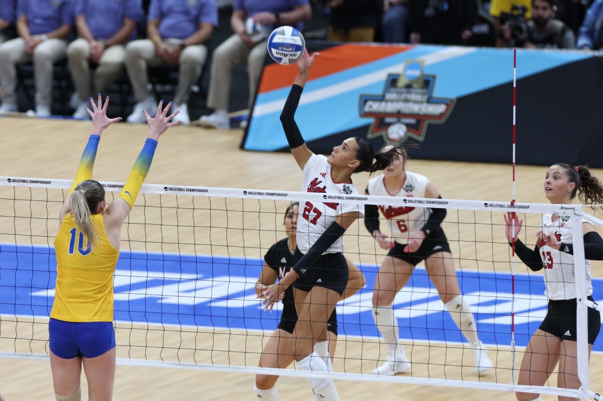 SEMIFINAL SWEEP! Nebraska Beats Pitt In Final Four