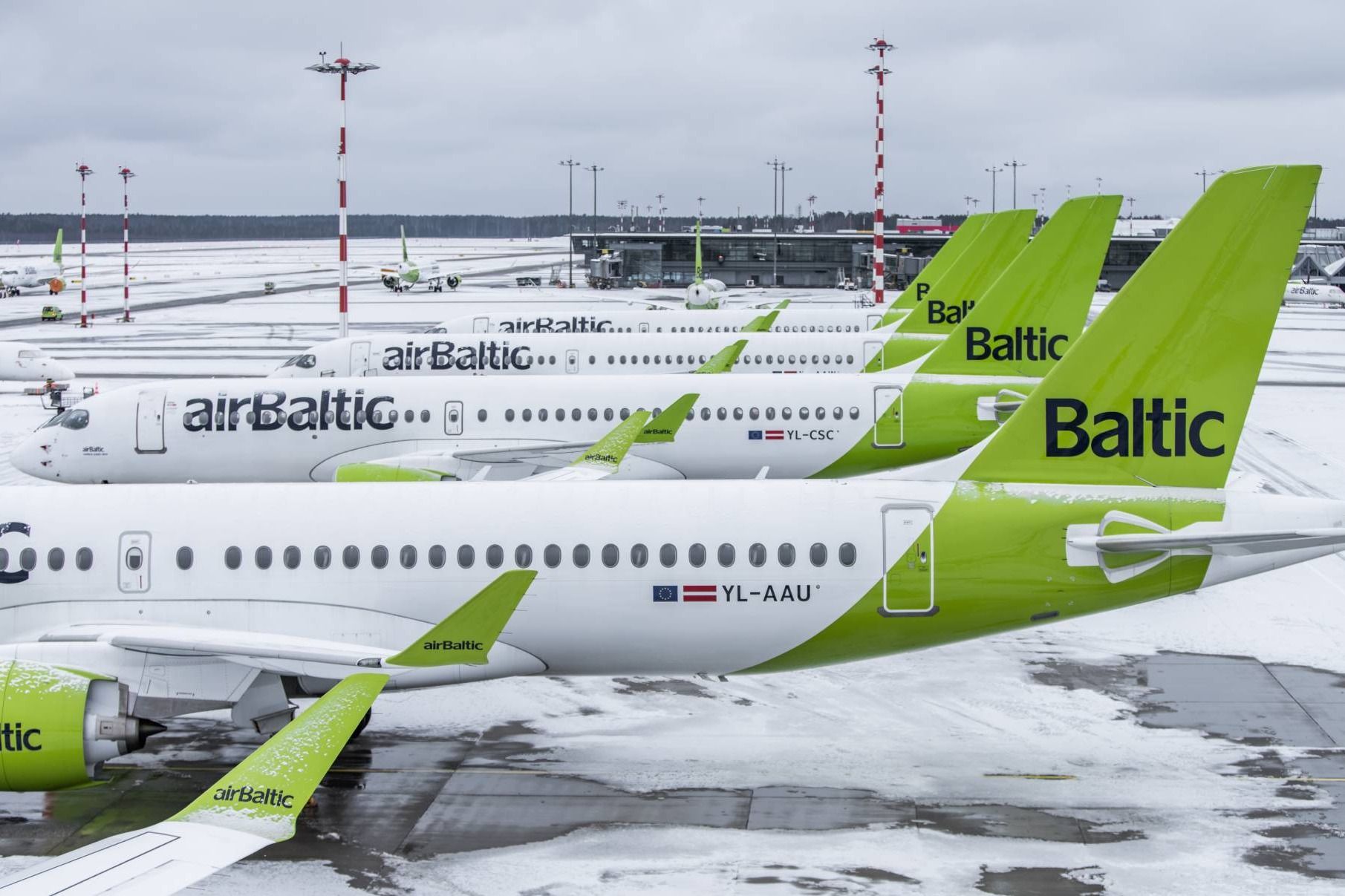 AIRBALTIC. Авиакомпании Латвии. Самолеты Air Balt AIRBALTIC парк. Авиакомпания AIRBALTIC возобновляет фото.