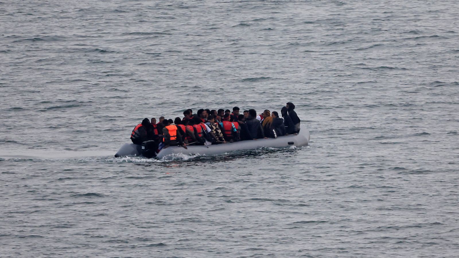 boat carrying migrants sinks in channel