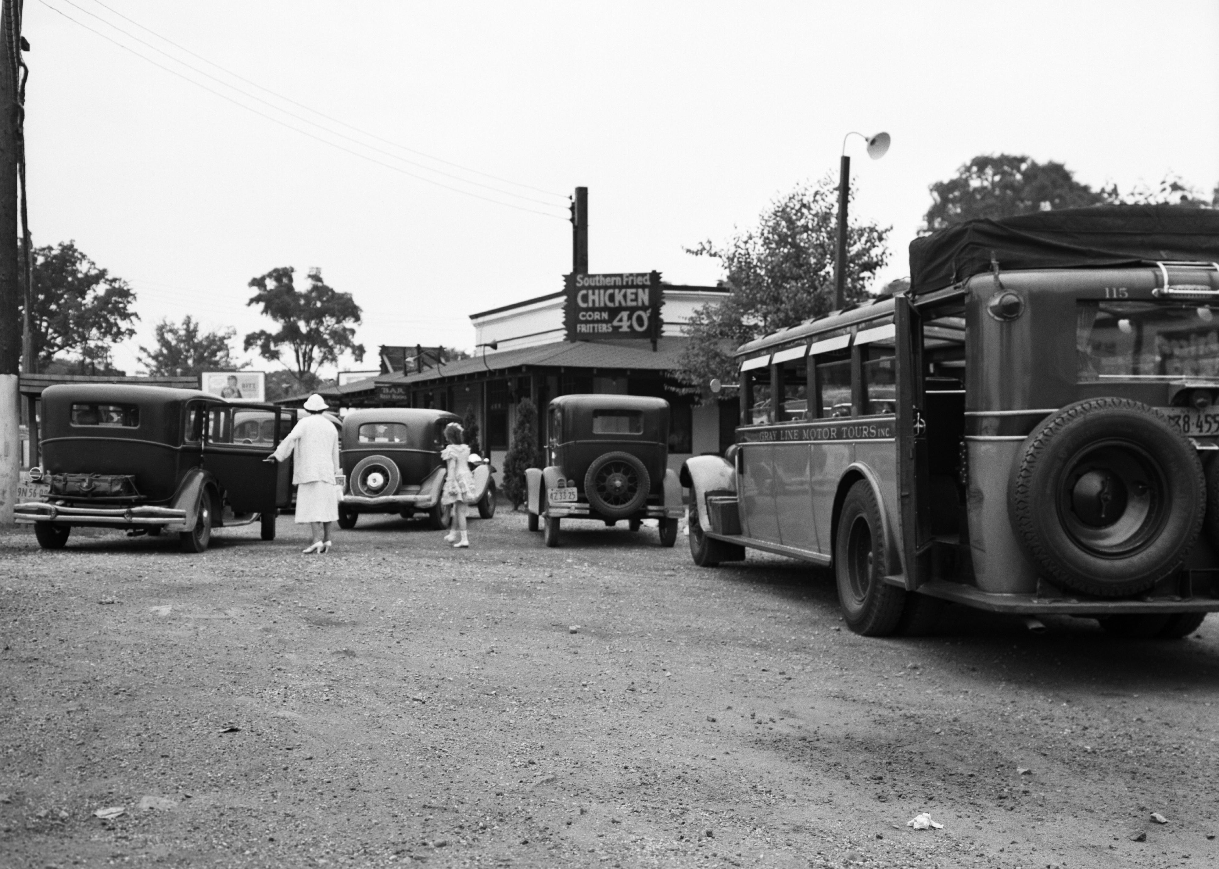 <p>While many fast food chains took off in the '50s and '60s with the development of the highway system, some chains, like White Castle, and locally owned roadside restaurants began operating in the '20s. Here, a group of travelers stops at a fast food joint selling Southern fried chicken sometime in the 1930s.</p>