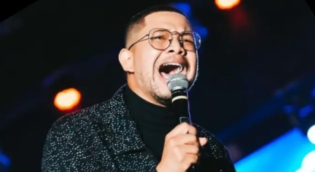 cantante gospel ha un infarto mentre canta sul palco, si accascia in diretta instagram e muore: pedro henrique aveva 30 anni