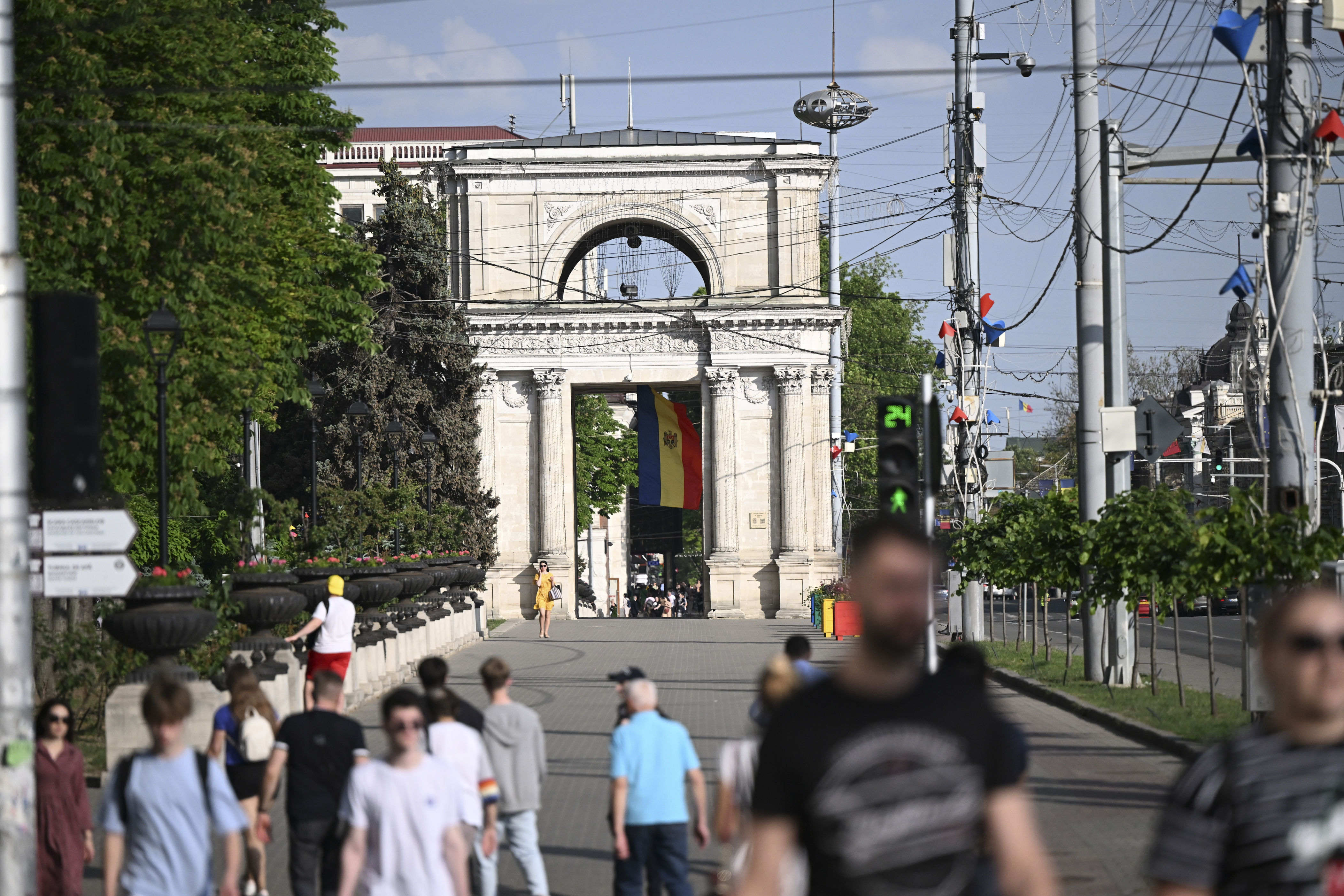 Молдова получила. Кремль в Молдавии. Молдова отменяет день Победы. Время в Молдавии и в Москве. Правительство Молдовы одобрило проект отмены дня Победы 9 мая.