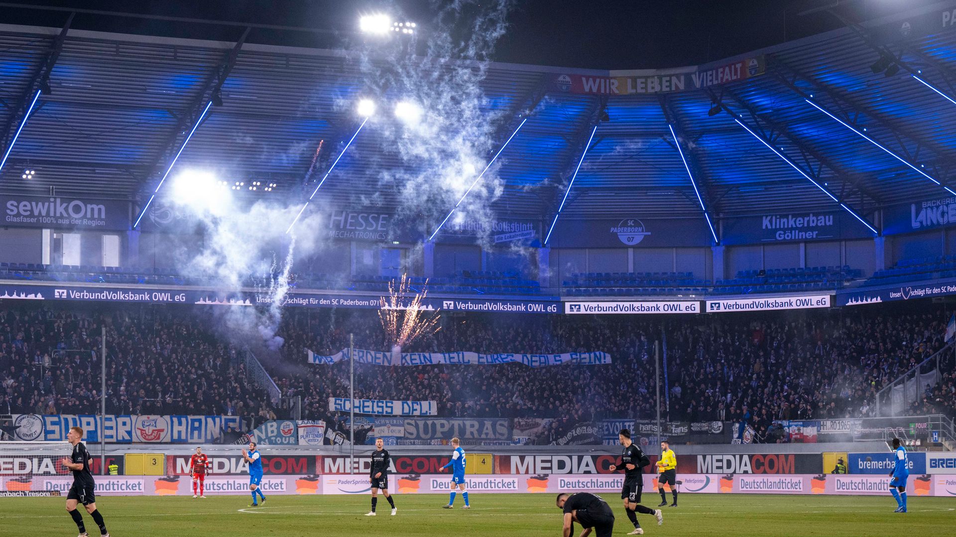 2. Fußball-Bundesliga: Zwei Spielunterbrechungen Bei SC Paderborn Gegen ...