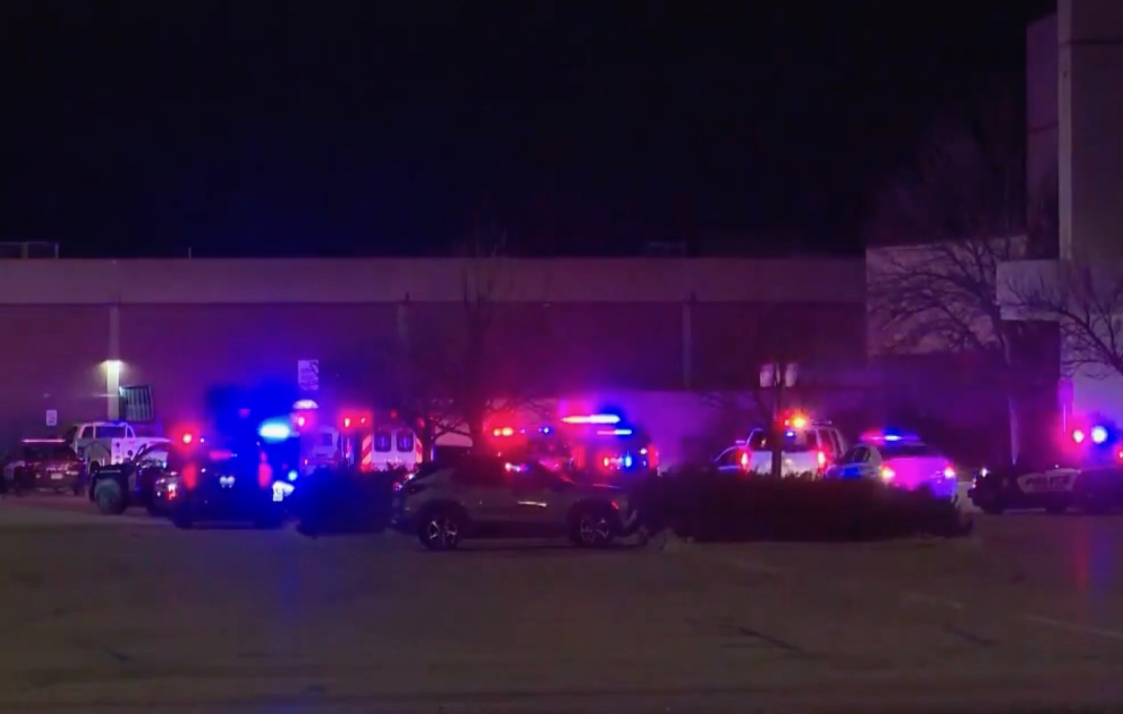 Christmas Eve Shoppers At Deadly Colorado Mall Shooting Describe Hiding ...