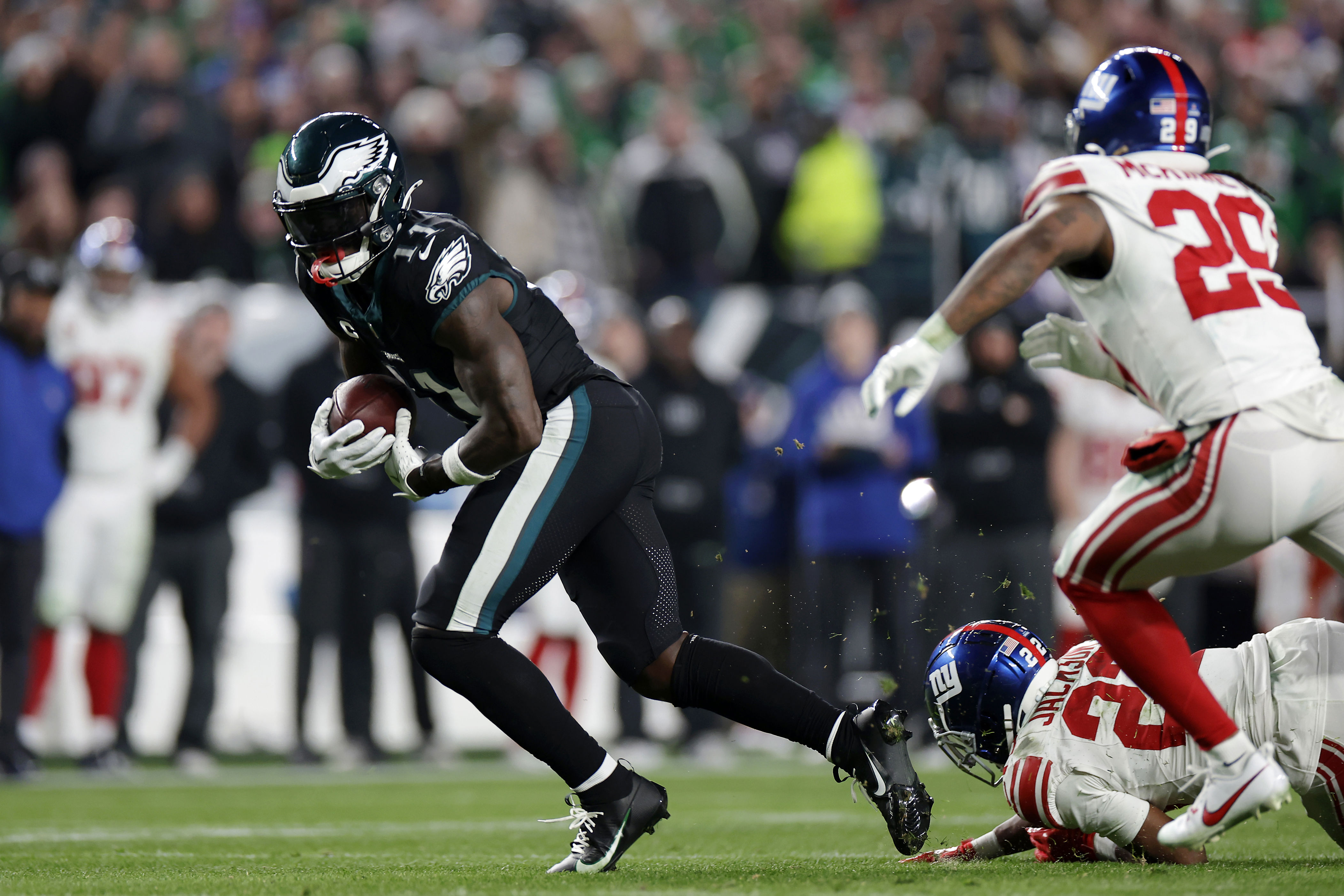 A.J. Brown sounds off on Eagles frustrations; Gives praise to coach ...