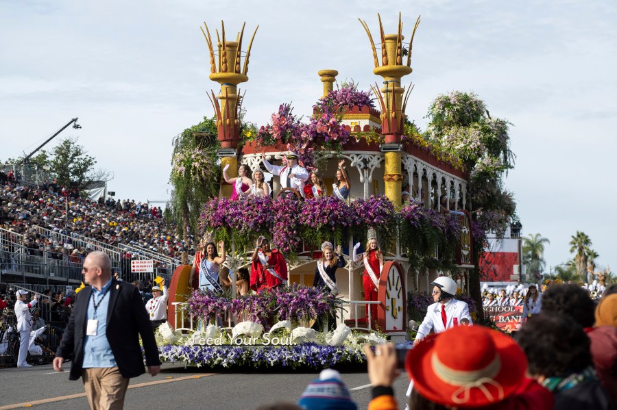 Watch the 2024 Rose Parade streaming live
