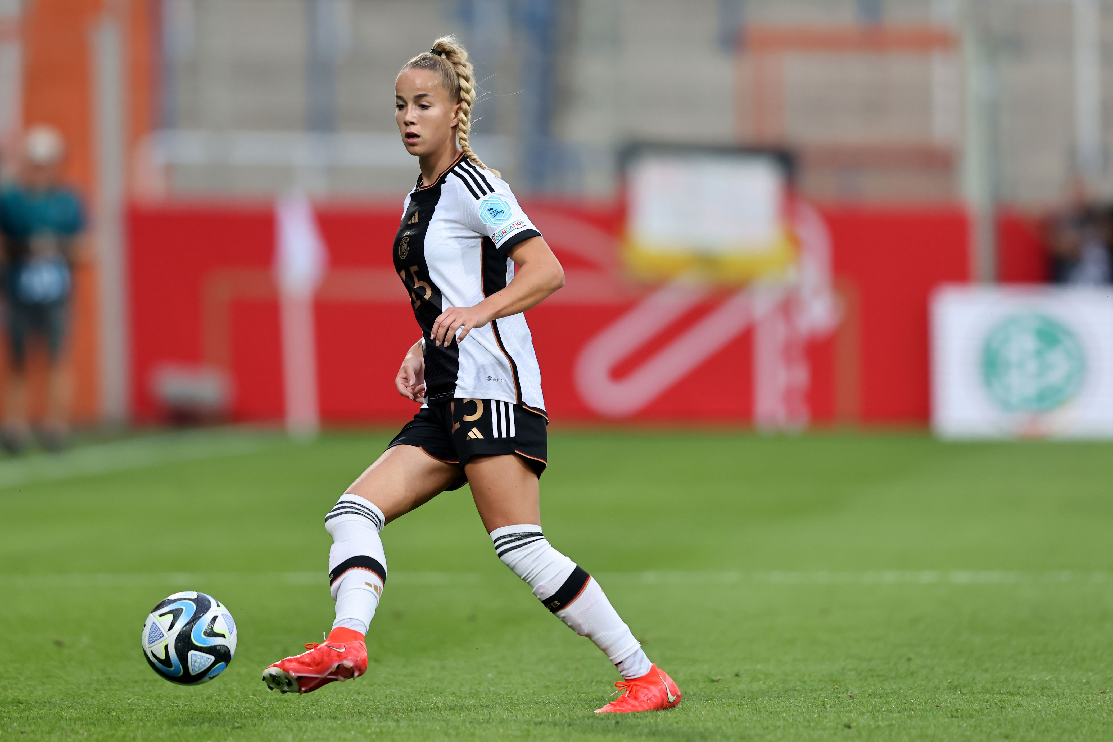 Giulia Gwinn: A Rising Star in German Football