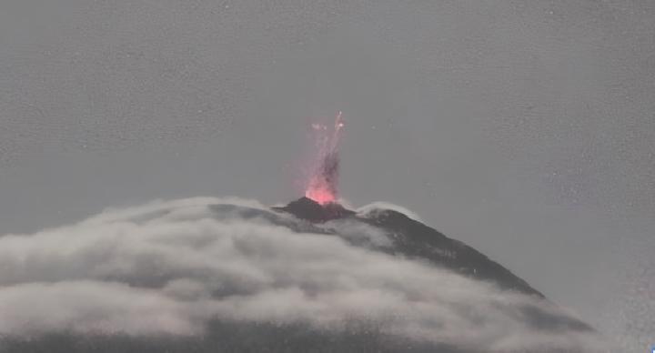 erupsi gunung ili lewotolok picu 41 gempa letusan