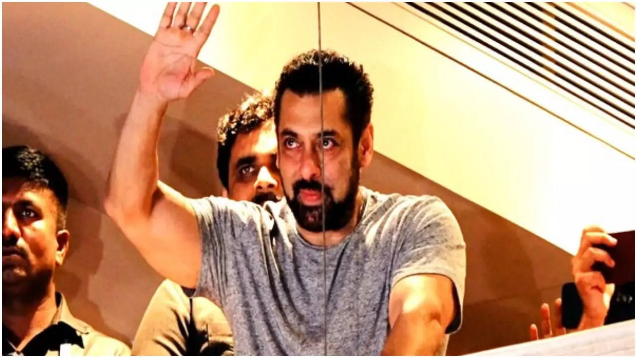 Salman Khan Greets Fans Gathered Outside Galaxy Apartment On 58th Birthday