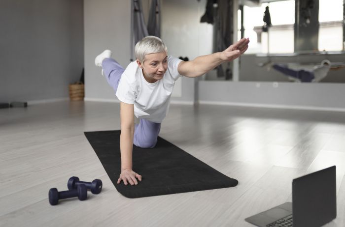 chau dolor de espalda: los 3 ejercicios sencillos que podés hacer en tu casa para mejorar tu postura