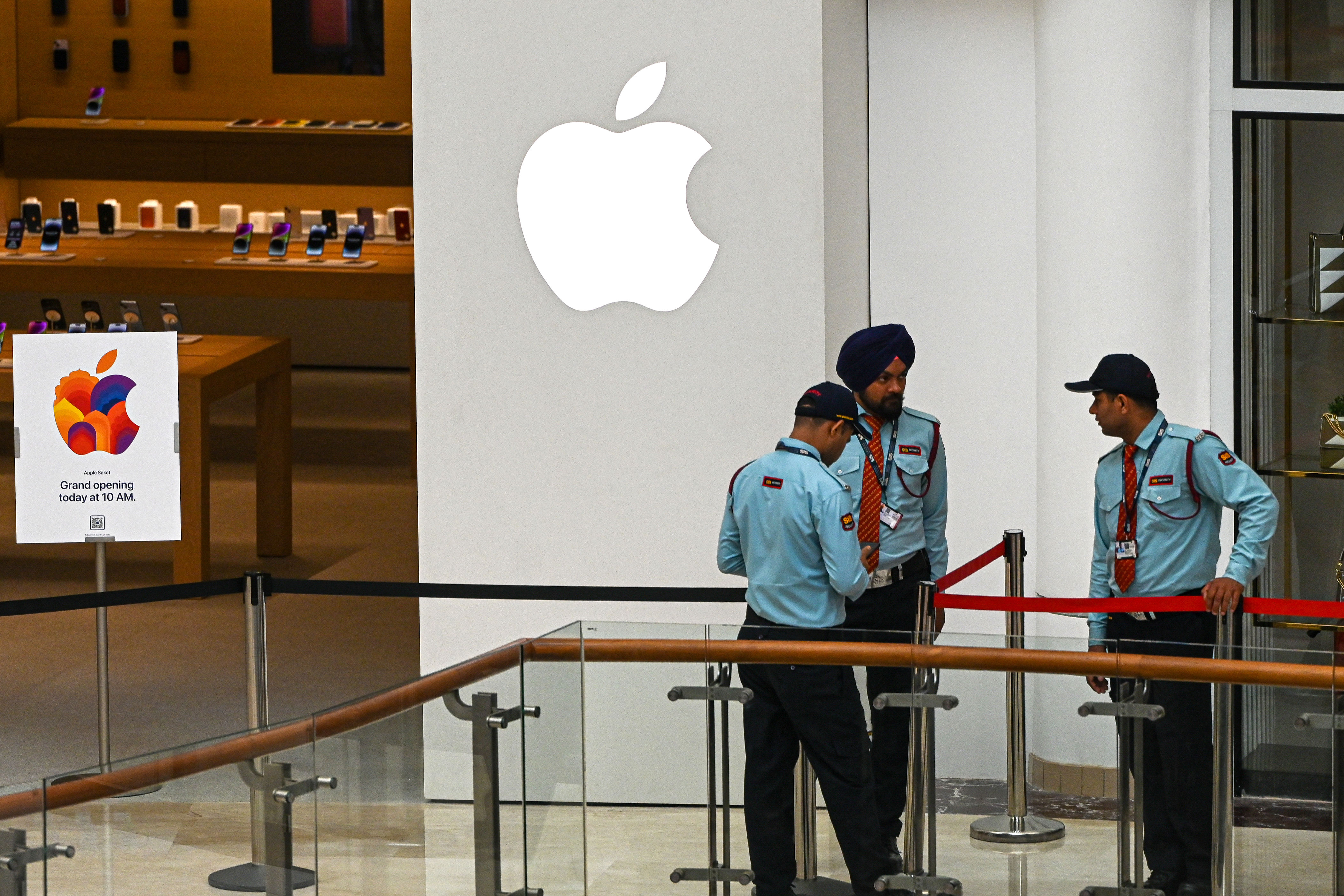 android, india targets apple over its phone hacking notifications