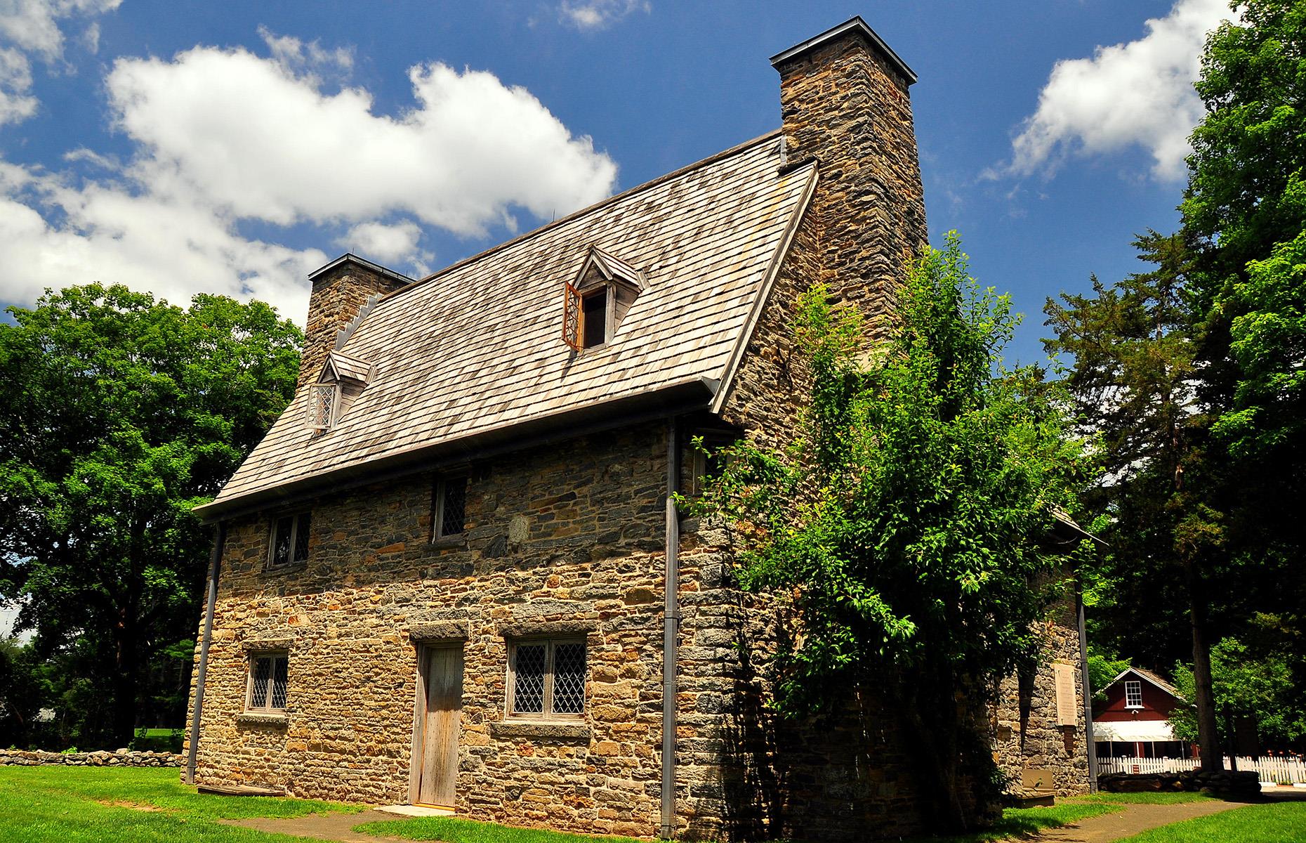 America's Oldest Homes From Caves To Colonial Cottages