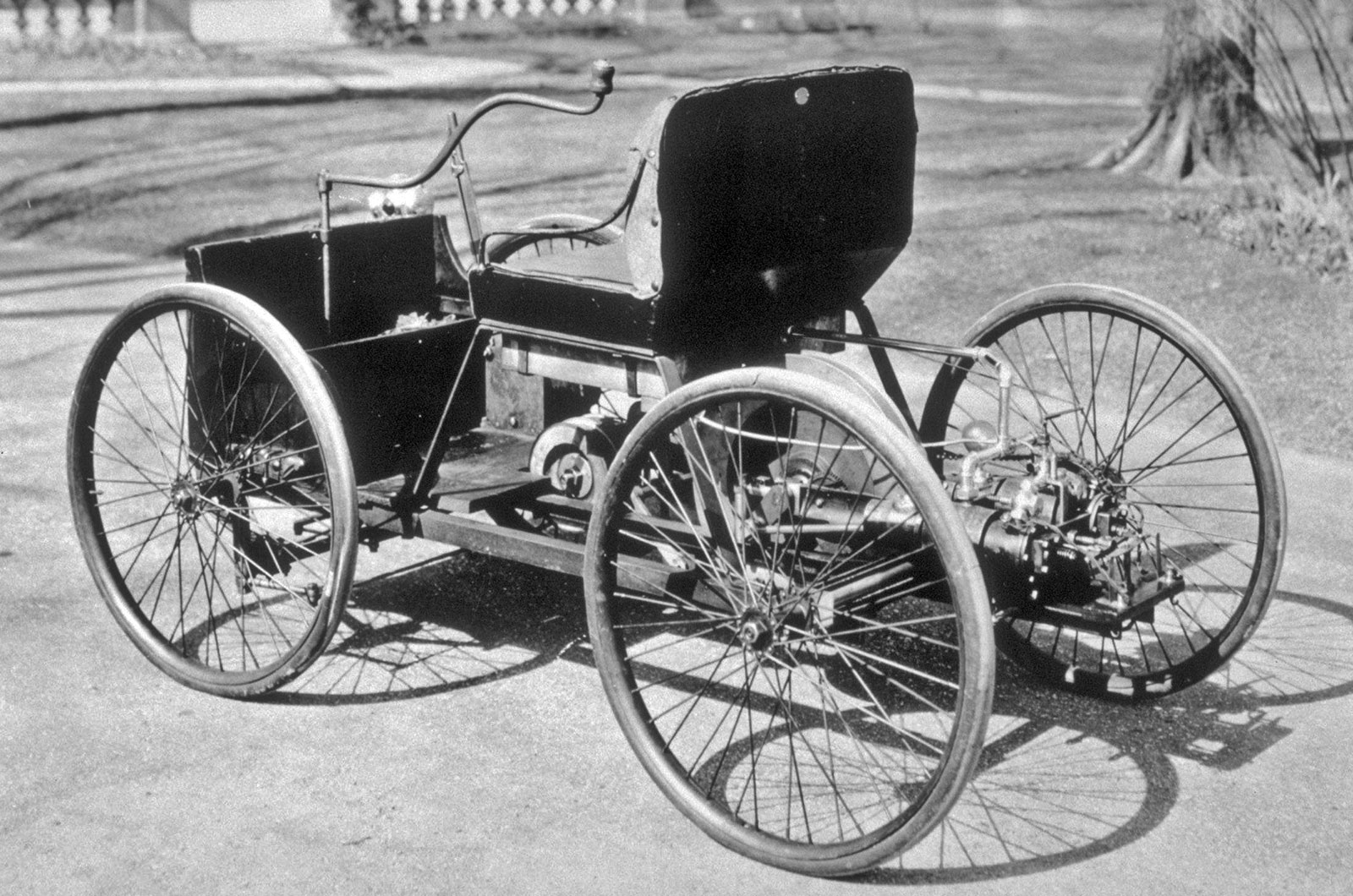 Автомобили 1896 года. Ford Quadricycle 1896. Ford Quadricycle 1896 года.