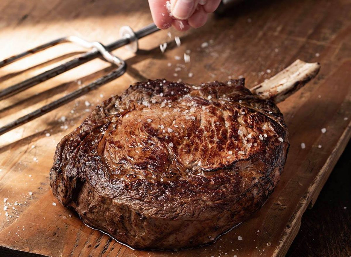 10 Steakhouse Chains With The Best Tomahawk Chop