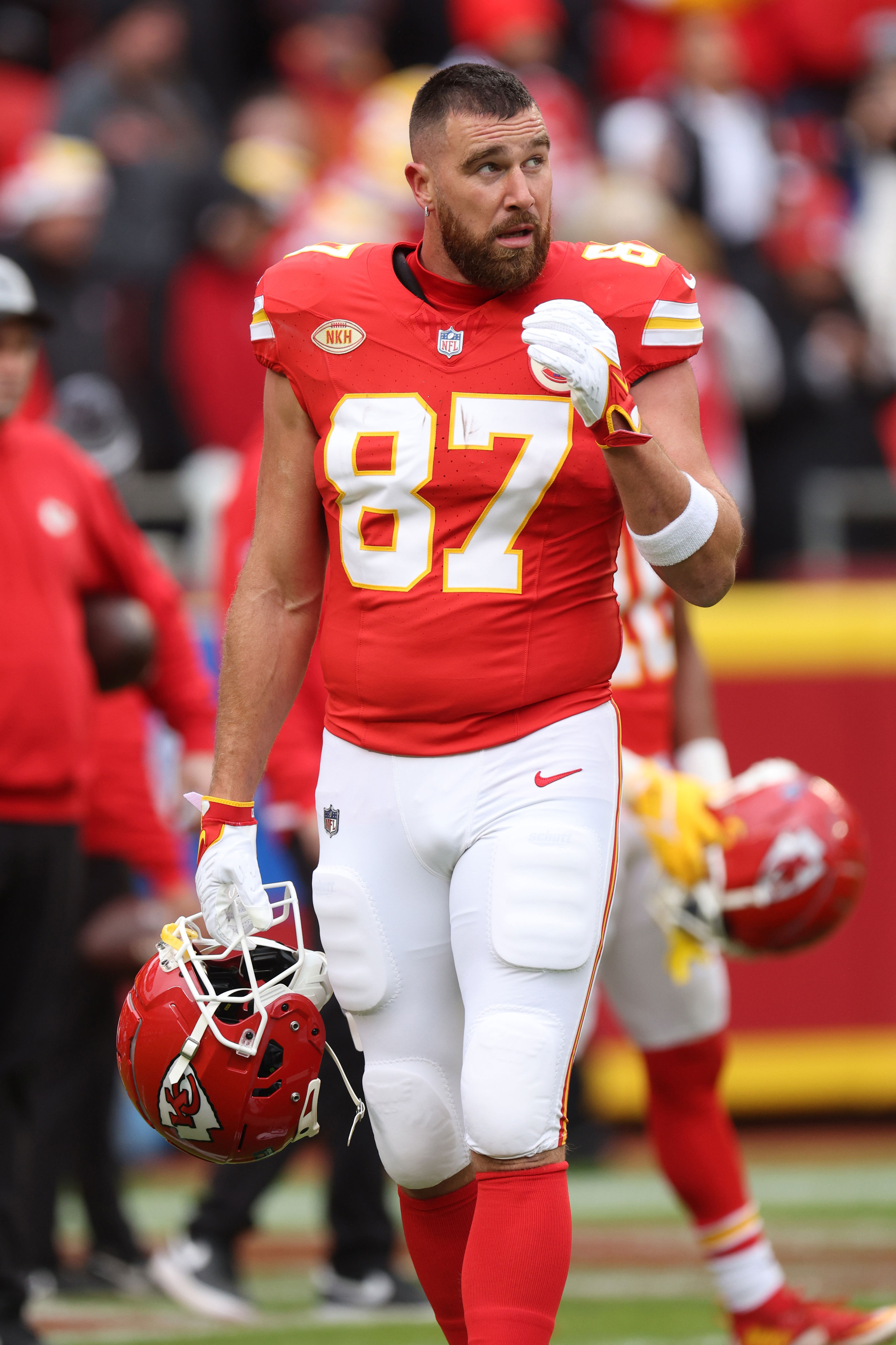 Travis Kelce marks new career milestone as Chiefs lose to the Raiders ...