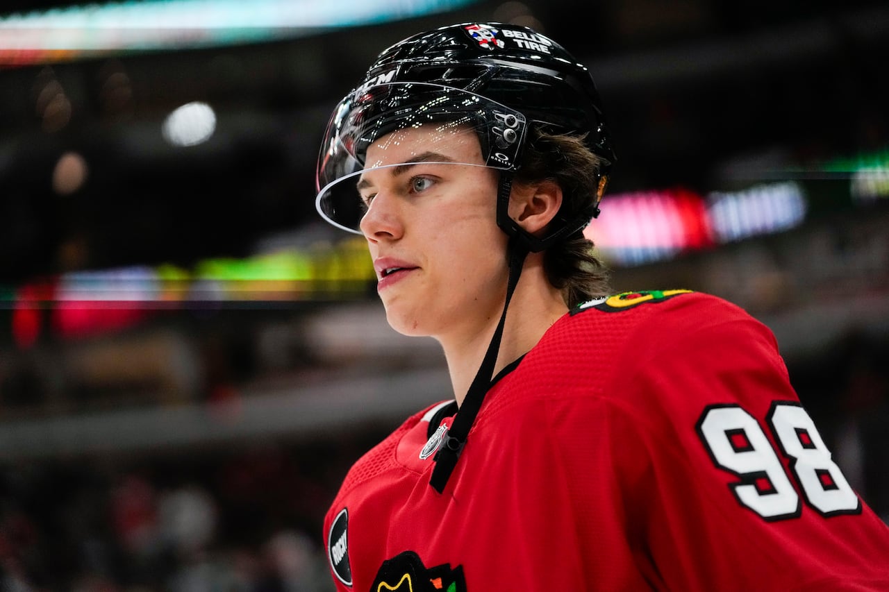 Blackhawks Edge Jets 2-1 In OT On Strength Of 2 Goals By Rookie Phenom ...