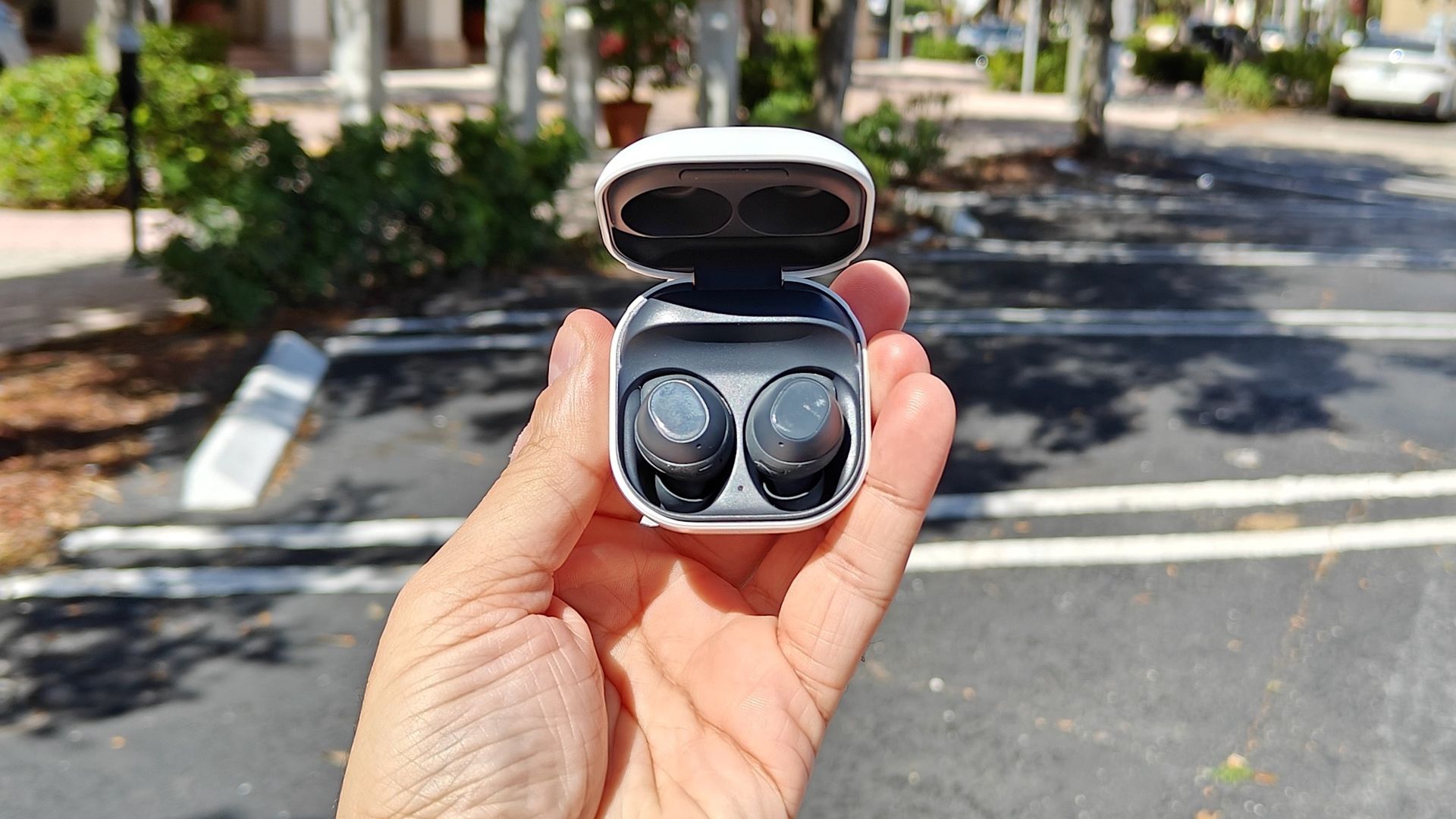 Samsung AI-powered Live Translate Is Coming To These Galaxy Buds — What ...