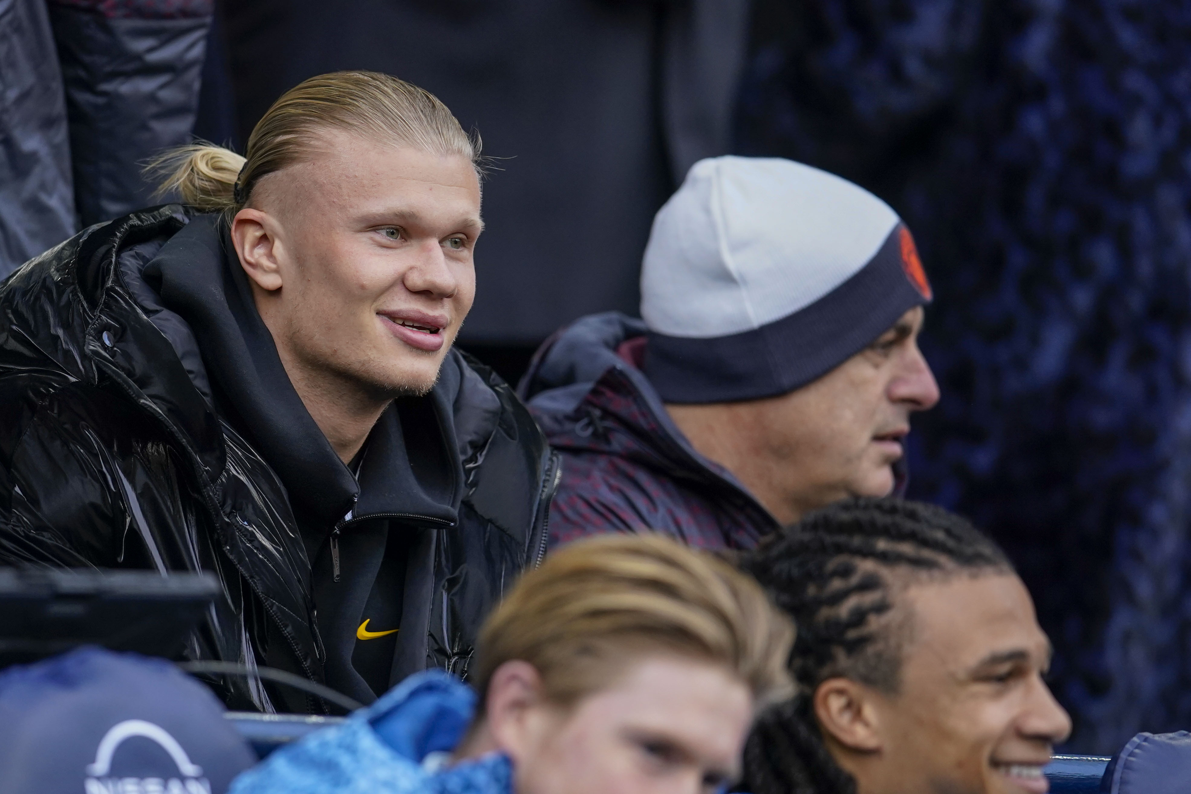 Erling Braut Haaland ble avbildet på tribunen da Manchester City slo Hudder...