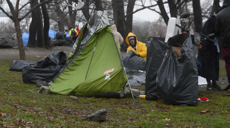 Rogue migrants set up illegal camp outside Randall’s Island site ...